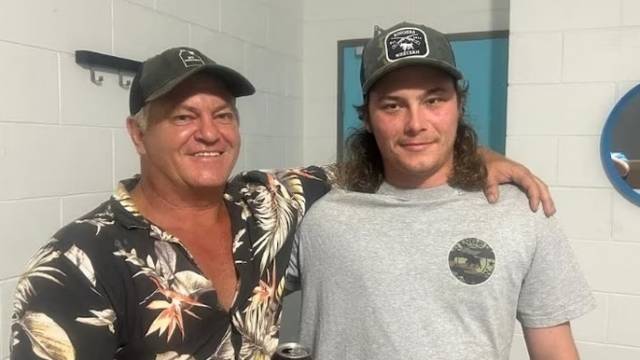 인도네시아 발리에서 사망한 호주 청년 바이런 해도우(오른쪽)와 부친 로버트 해도우. 유족 제공