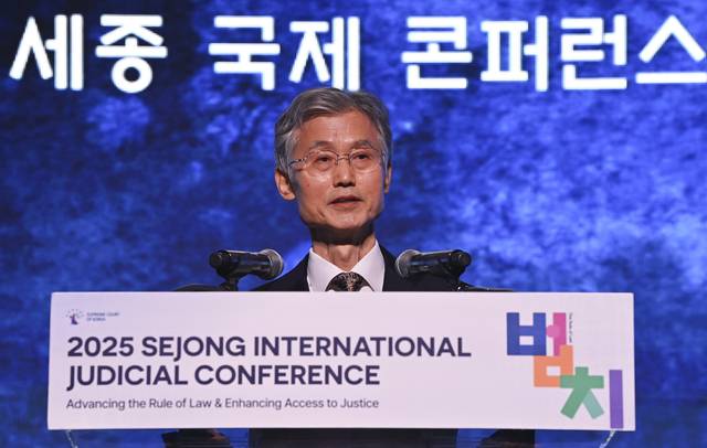 조희대 대법원장이 22일 오전 서울 중구 신라호텔에서 열린 2025 세종 국제 콘퍼런스에 참석해 환영사하고 있다. 백동현 기자