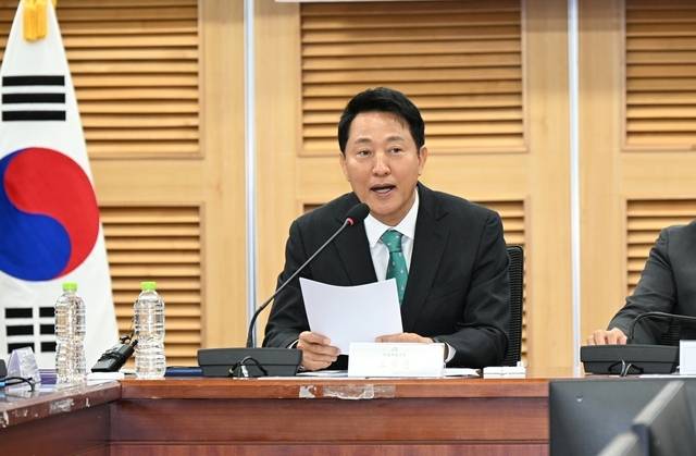 오세훈 서울시장이 22일 국회의원회관에서 열린 ‘내일이 더 기대되는 서울 : 신속통합기획, 무엇을 바꾸었는가’ 토론회에 참석해 축사하고 있다. 서울시청 제공