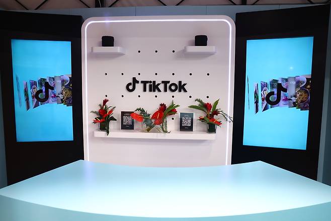 지난 7월 프랑스 휴양도시 깐느에서 열린 깐느 국제영화제에서 틱톡이 후원기업 부대행사를 통해 언론과 대화했다.[게티이미지]