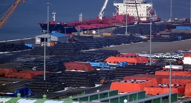 경기도 평택항에 쌓여 있는 철강 제품 모습. [헤럴드DB]