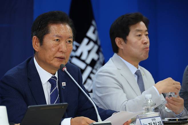 23일 부산 동구 더불어민주당 부산시당에서 부울경 예산정책협의회 인사말하는 정청래 대표. 연합뉴스