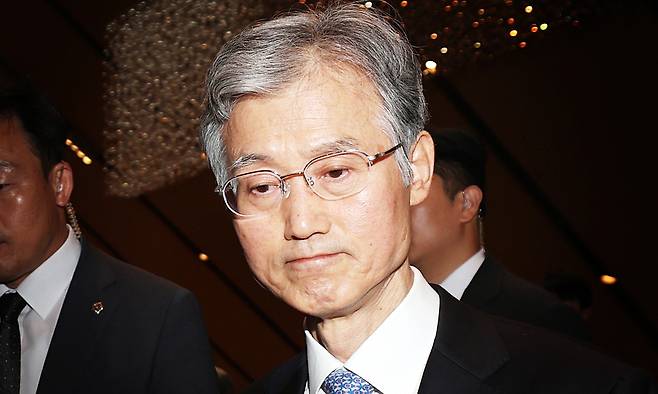 조희대 대법원장이 23일 오전 서울 중구 신라호텔에서 열린 ‘세종 국제 콘퍼런스’ 2일차 일정에 참석하고 있다. 국회 법제사법위원회는 지난 22일 전체회의에서 더불어민주당 주도로 '조희대 대법원장 대선 개입 의혹 관련 긴급 현안 청문회' 실시계획서와 관련 증인·참고인 출석의 건을 의결했다. 뉴스1