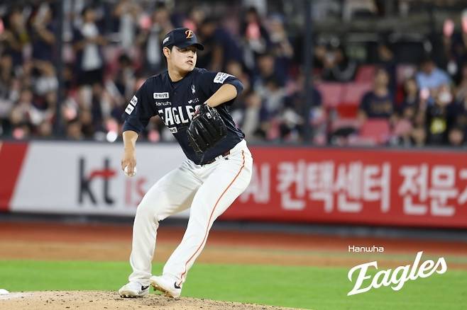 한화 이글스 문동주가 20일 수원 케이티위즈파크에서 열린 2025 KBO리그 정규시즌 kt 위즈와의 원정 경기에서 공을 던지고 있다. 한화 이글스 제공