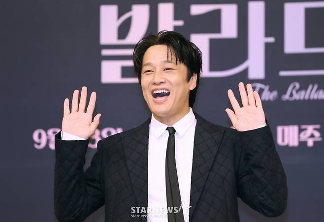 배우 차태현이 23일 오전 서울 양천구 목동 SBS에서 진행된 SBS 예능 '우리들의 발라드' 제작발표회에 참석해 포즈를 취하고 있다.  음악 전문가부터 일반 남녀노소까지 150명의 '탑백귀 대표단'이 대중픽 감별사로 나서 새로운 목소리를 찾는 집단 지성 음악 서바이벌 오디션 '우리들의 발라드'는 오늘(23일) 첫 방송된다. /2025.09.2 /사진=이동훈 photoguy@