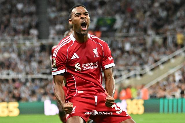 라이언 흐라번베르흐의 골 세리머니. /AFPBBNews=뉴스1