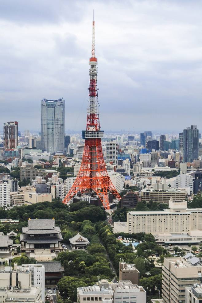 도쿄 타워의 붉은 외관