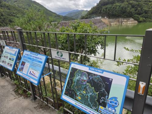 지난 여름 극심한 식수난을 겪은 강릉의 항구 대책으로 도암댐의 상시 방류가 대안으로 떠오르면서 공론화를 예고하고 있다.