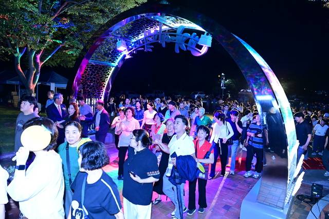 지난 9월 5일 저녁에 열린 대가야수목원 '빛의 숲' 개장식에는 500여 명의 관람객이 참석했다.