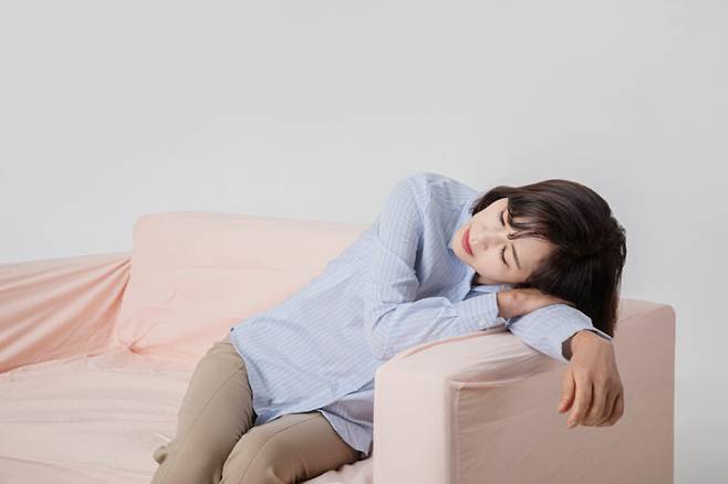 칼로리 섭취를 너무 제한하는 다이어트는 피로를 유발할 수 있다. 이럴 때는 식단을 점검해 볼 필요가 있다. [사진=클립아트코리아]