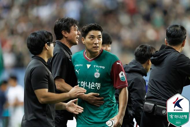 황선홍 대전 하나시티즌 감독과 주민규.(한국프로축구연맹 제공)