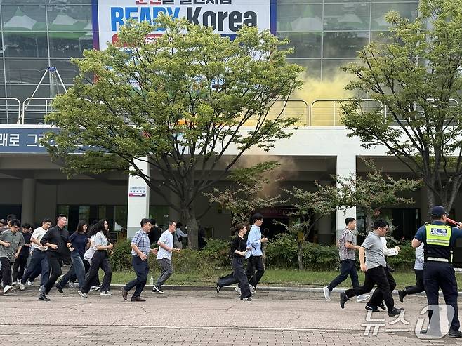 부산 강서구체육공원에서 진행된 제3차 '레디 코리아(Ready Korea)' 훈련 사진.뉴스1 구진욱 기자