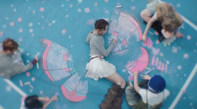 하츠투하츠 '프리티 플리즈' 뮤직비디오 영상 갈무리