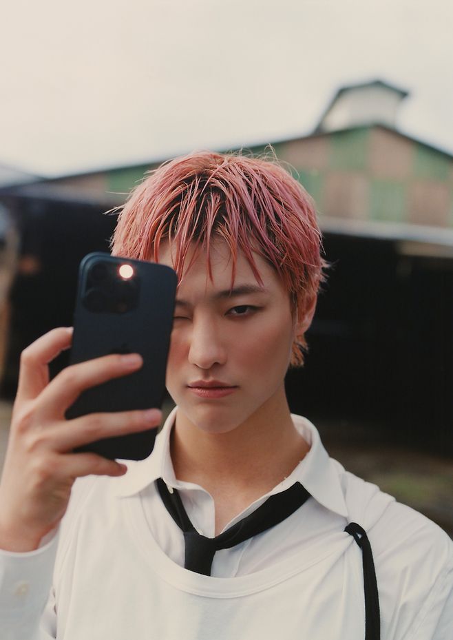 ‘I’ll Never Love Again’ 컨셉 포토. 사진 | 우즈 공식 X