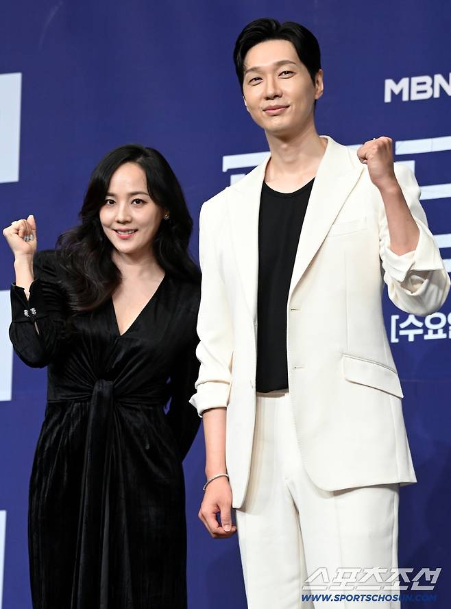 24일 서울 구로구 더링크호텔에서 열린 MBN 수목 미니시리즈 '퍼스트레이디'의 제작발표회, 유진과 지현우가 포토타임을 갖고 있다. 허상욱 기자wook@sportschosun.com/2025.09.24/