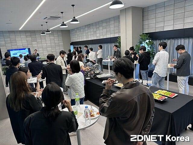 HR 및 채용 네트워킹 행사 자료 이미지.