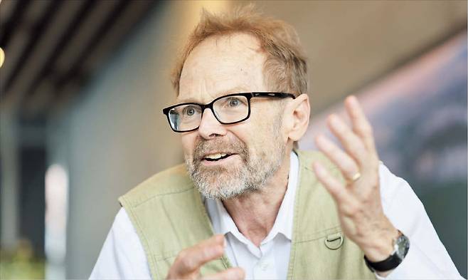 20년 넘게 IWP 디렉터를 맡고 있는 크리스토퍼 메릴 미 아이오와대 교수는 “한국 문학뿐 아니라 K팝, K시네마 등 한국 문화 전반에 대한 관심이 뜨겁다”고 했다. /장경식 기자