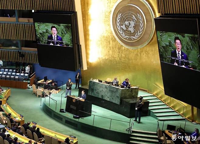 이재명 대통령이 23일(현지 시간) 미국 뉴욕 유엔 본부에서 열린 제80차 유엔 총회에서 기조연설을 하고 있다. 뉴욕=송은석 기자 silverstone@donga.com