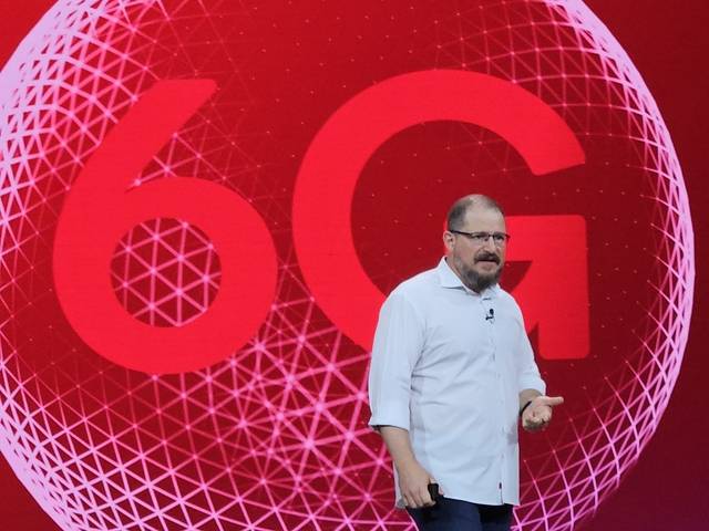 크리스티아노 아몬 퀄컴 최고경영자(CEO)가  미국 하와이주 마우이에서 열린 연례행사 ‘스냅드래곤 서밋 2025’에서 발표하고 있다. 김나인 기자