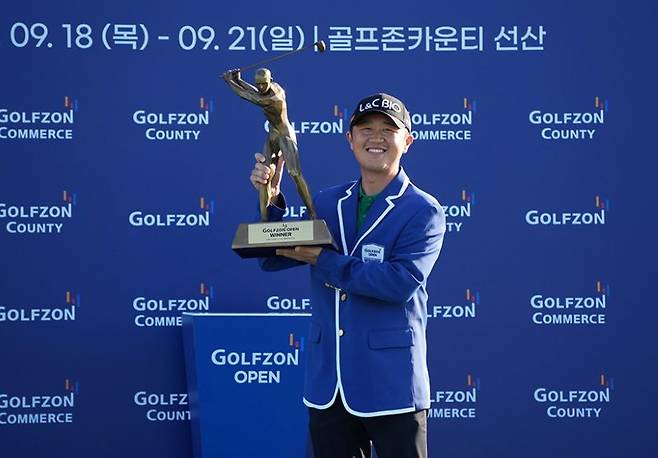 지난 주 골프존 오픈에 이어 2개 대회 우승에 도전하는 박성국. KPGA 제공