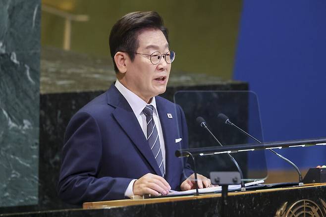 이재명 대통령이 9월23일(현지시각) 미국 뉴욕에서 열린 제80차 유엔 총회에서 연설하고 있다. AP/연합뉴스