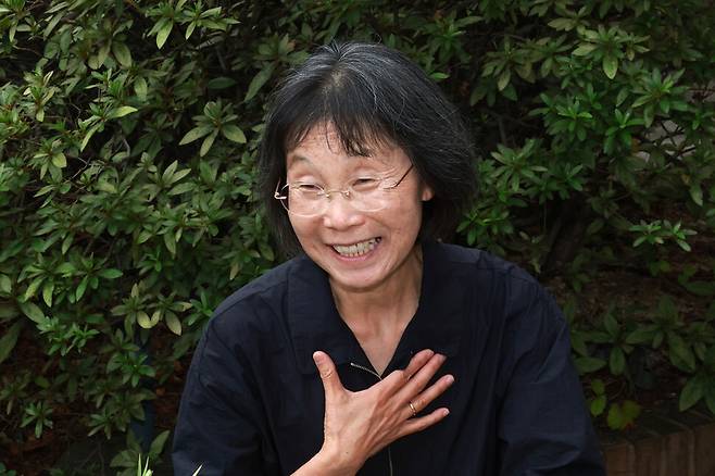 임혜지 박사가 16일 오전 서울 마포구 한겨레신문사 정원에서 인터뷰하고 있다. 정용일 선임기자 yongil@hani.co.kr