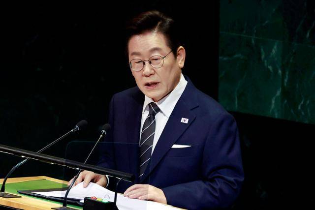 이재명 대통령이 23일(현지시간) 미국 뉴욕 유엔 본부에서 열린 제80차 유엔총회에서 기조연설을 하고 있다. 뉴욕=뉴시스