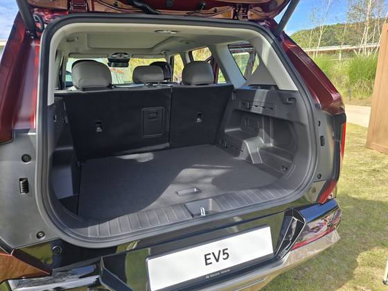 2열을 접으면 트렁크 적재 용량이 1660리터(L)로 늘어난다. 이수정 기자