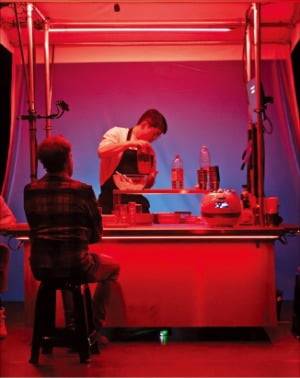 연극 ‘하리보 김치’의 한 장면. /예술경영지원센터 제공