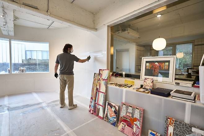 전시가 진행된 라니서울의 1층 공간은  앙투안 카르본과 소피 바랭 두 작가의 작업 공간으로 사용됐다. /라니서울