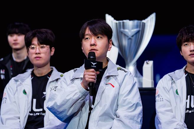 Hanwha Life Esports head coach Choi In-gyu speaks during a press conference held in Jongno, Seoul, Tuesday. (Riot Games)
