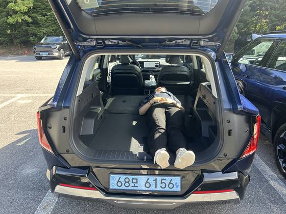 The second row seats fold completely flat to form an area spacious enough for a 5-foot, 4-inch-tall person to lie down in. [SARAH CHEA]