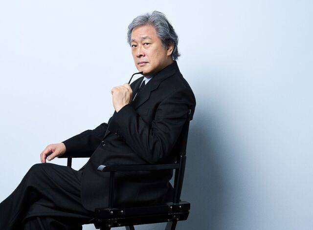 영화 ‘어쩔수가없다’로 전작 ‘헤어질 결심’ 이후 3년 만에 돌아온 박찬욱 감독. 그는 “한국 극장을 살려야 한다는 책임을 어깨에 짊어진 듯 막중한 부담감을 느끼고 있다. 이런 적은 처음”이라며 “관객들이 적어도 ‘한국영화 재미있네’라는 만족감을 얻고 돌아가시면 좋겠다”고 말했다. CJ ENM 제공