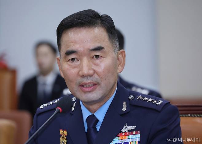 [서울=뉴시스] 김금보 기자 = 진영승 합동참모의장 후보자가 24일 오전 서울 여의도 국회에서 열린 국방위원회 전체회의 인사청문회에서 의원질의에 답하고 있다. 2025.09.24. kgb@newsis.com /사진=김금보