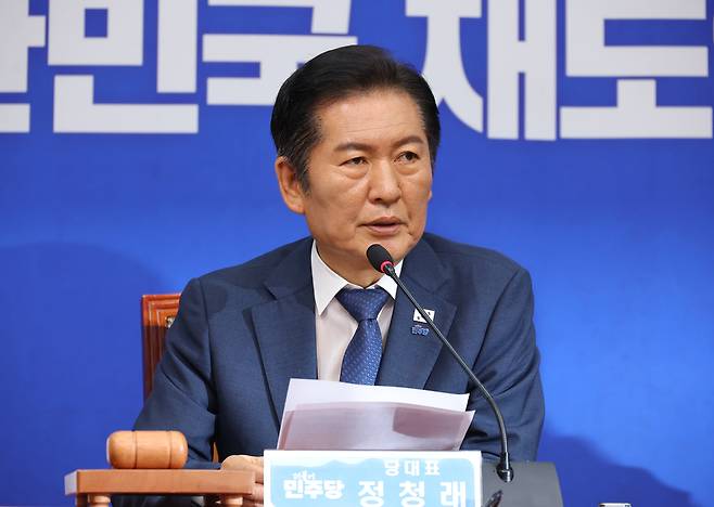 정청래 더불어민주당 대표가 24일 서울 여의도 국회에서 열린 최고위원회의에서 발언하고 있다. [연합]