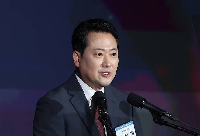 장동혁 국민의힘 대표가 지난 23일 서울 여의도 페어몬트 호텔에서 열린 KBC 광주방송 창사 30주년 기념식에서 축사를 하고 있다. [연합]