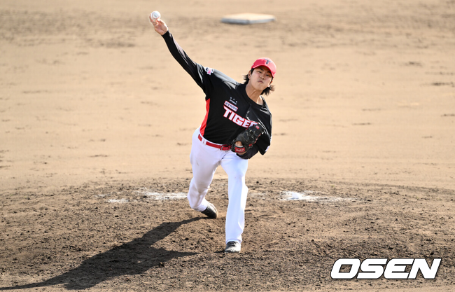 지난 2월 오키나와 스프캠프 실전등판한 KIA 홍원빈./OSEN DB