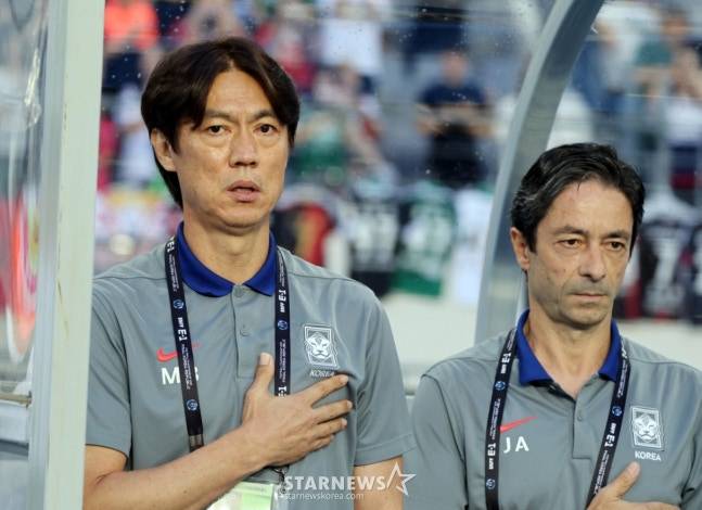 홍명보 감독이 지난 7월 15일 용인미르종합운동장에서 열린 2025 동아시아축구연맹(EAFF) E-1 챔피언십(동아시안컵) 일본과의 최종전을 준비하고 있다. /사진=강영조 선임기자