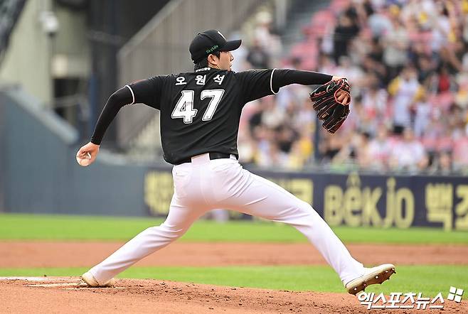 KT 위즈 좌완 오원석이 23일 수원 KT위즈파크에서 열린 2025 신한 SOL Bank KBO리그 키움 히어로즈와의 팀 간 16차전에 선발등판, 시즌 11승을 따냈다. 사진 엑스포츠뉴스