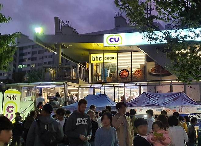 "매출 펑펑"…한강 불꽃축제 앞둔 편의점, 특수준비에 한창 [CU 제공. 재판매 및 DB금지]