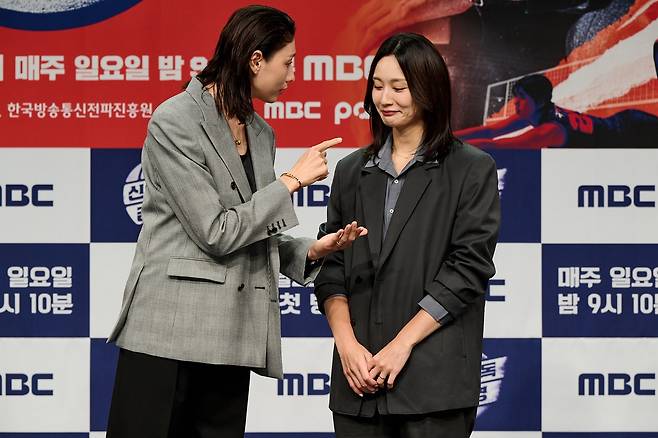 '신인감독 김연경' 제작발표회에 참여한 표승주, 김연경 [MBC 제공. 재판매 및 DB 금지]