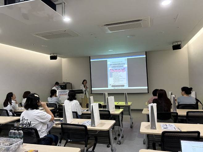 이날  강연회 참가자들이 김유미 기관장의 강연을 유심있게 듣고 있다. 사진=세종충대병원 제공.