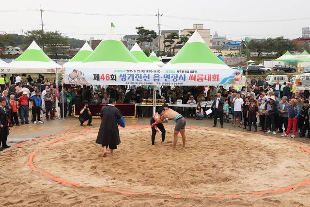 ▲ 충북 진천군의 대표 축제인 제46회 생거진천문화축제가 25일 진천읍 백곡천 둔치에서 개막했다 / 진천군 제공