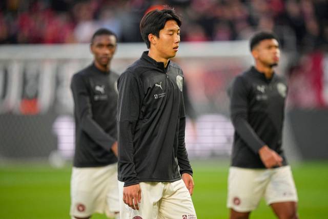 미트윌란의 이한범이 25일 경기가 열리기 전 몸을 푸는 모습. 연합뉴스