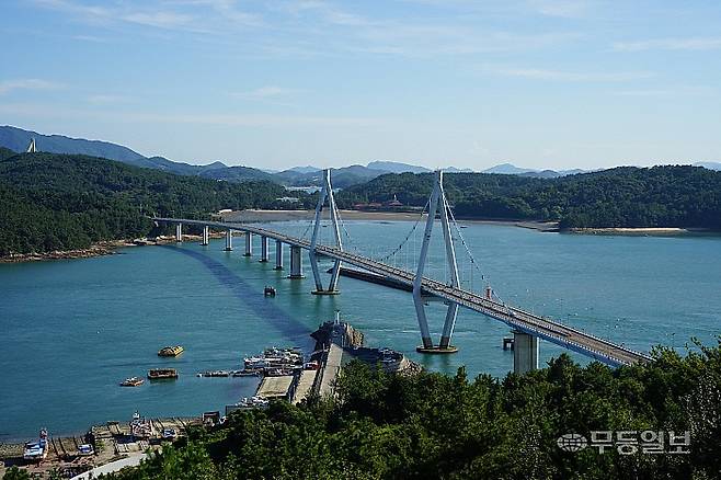 마라안느와 마가렛 기념공원 전망대에서 내려다본 소록대교