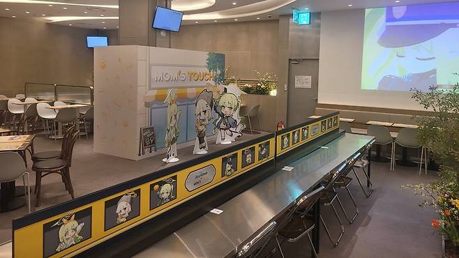 - 보기만해도 넓다는 게 느껴지는 매장 내부