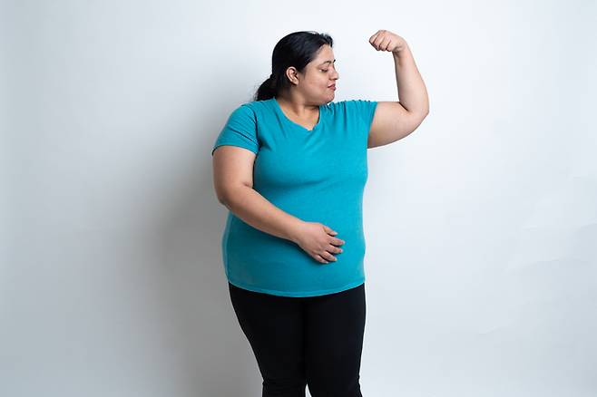 복부 지방 수치가 높으면 알츠하이머병이나 파킨슨병을 포함한 모든 형태의 치매 진단을 받을 확률이 13% 증가하는 것으로 나타났다. 팔 주변의 지방은 더 위험해 지방이 많을수록 치매 발병 위험이 18% 커졌다. 사진=게티이미지뱅크