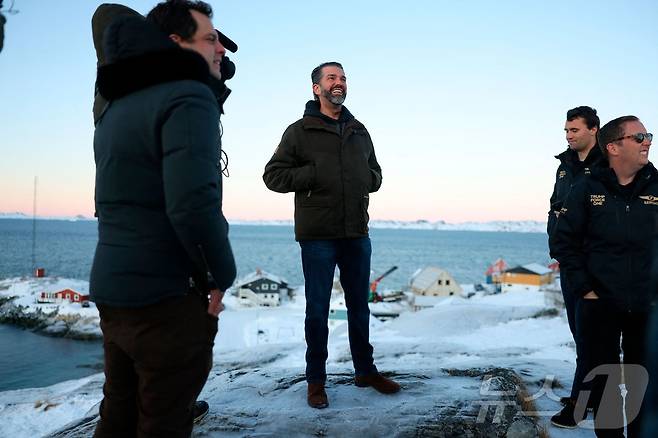 7일(현지시간) 도널드 트럼프 미국 대통령 당선인의 장남 도널드 트럼프 주니어가 부친이 매입하겠다는 덴마크령 그린란드를 방문했다. 2025.01.07/ ⓒ AFP=뉴스1