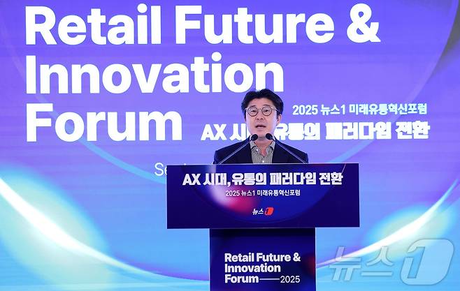 김형택 디지털이니셔티브그룹 대표가 25일 서울 소공동 롯데호텔에서 'AX 시대, 유통의 패러다임 전환'을 주제로 열린 '2025 뉴스1 미래유통혁신포럼(RFIF)'에서 강연을 하고 있다. 2025.9.25/뉴스1 ⓒ News1 박지혜 기자