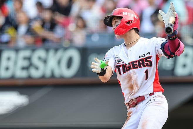 KIA 박찬호가 21일 광주-기아 챔피언스 필드에서 열린 2025 KBO리그 NC와 경기에서 적시타를 치고 있다. 사진 | KIA 타이거즈
